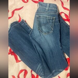 Ariat size 25
